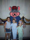 FourwithChuckE.jpg (67185 bytes)