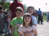 DanielandtheGirls-5-5-2002.jpg (65065 bytes)