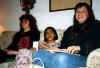 mom-yasmin-melissa.jpg (47582 bytes)